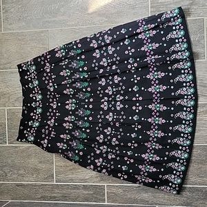 Ann Taylor Midi Pleated Skirt Black Floral Design Size 00 Pettite